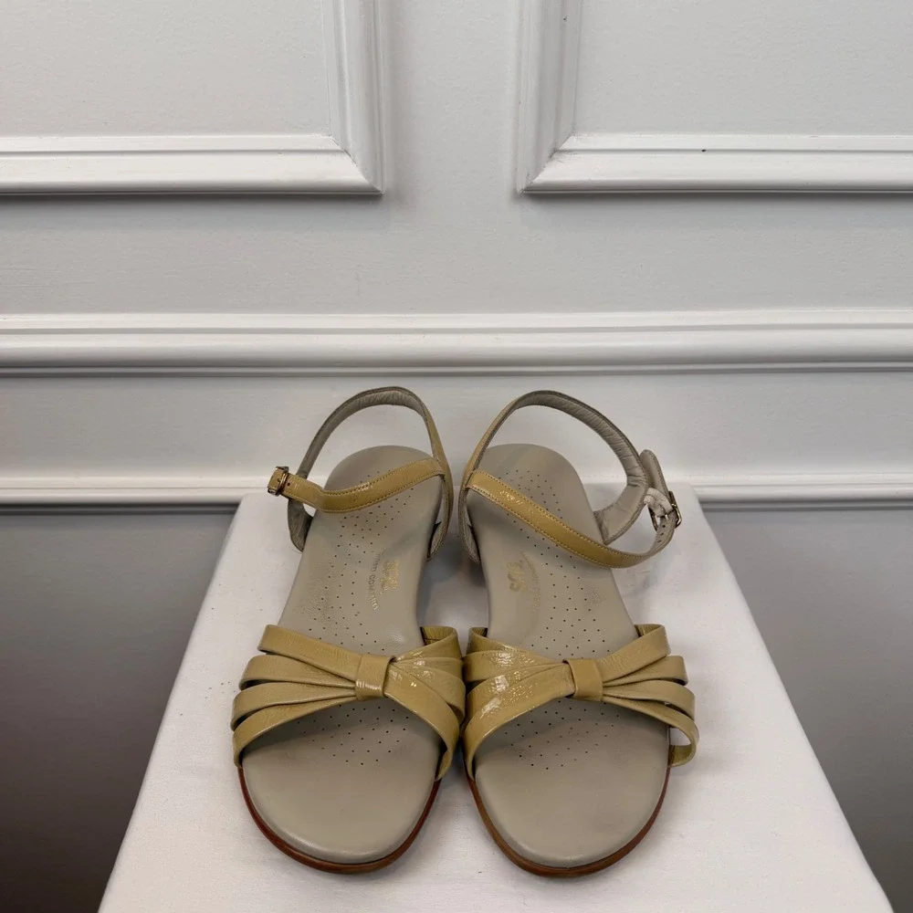 SAS Tripad Comfort Beige Patent Leather Wedge Sandals Womens 10 M Strappy Bow